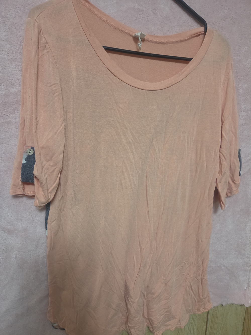 Light Peach Women’s Scoop Neck Short Sleeve Top